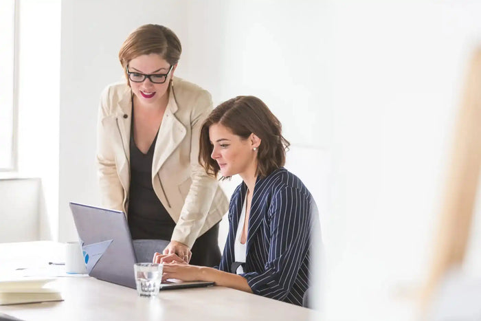business-women-working-ecac4074-5ddf-4b1f-95e3-627e190d49aa