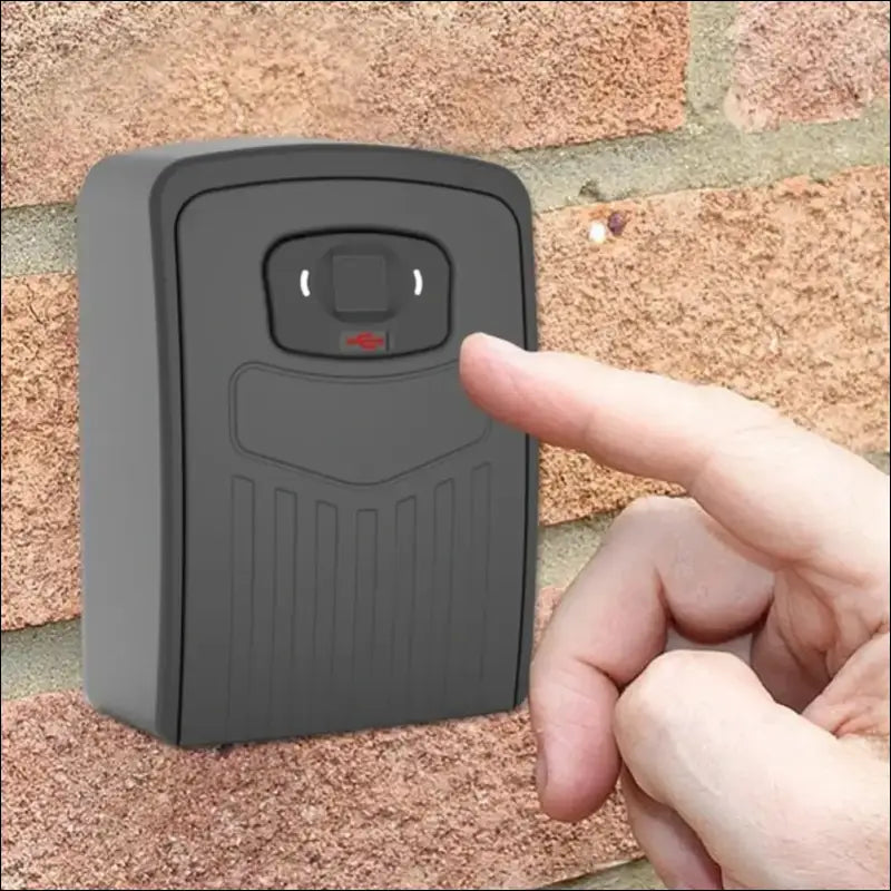 Simplified Outdoor Security Key Storage with Robust Weather Resistance and Easy Access Through The Tuya app